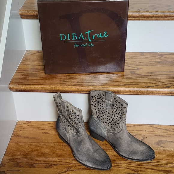 DIBA.TRUE SZ 8 TAN/BLACK Distressed Look - Picture 1 of 13